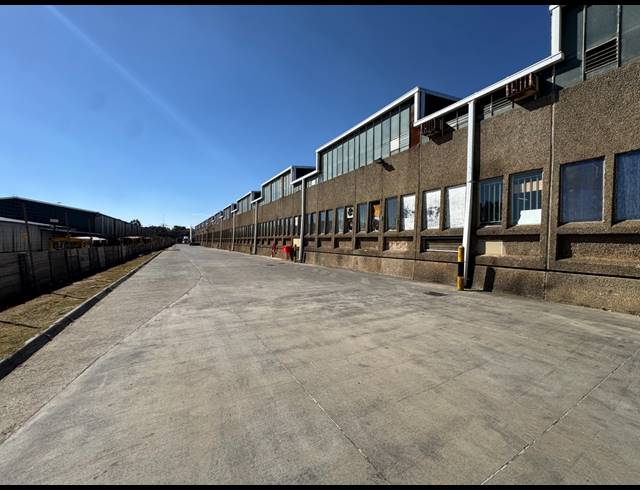 19,360M² WAREHOUSE FOR SALE IN STORMILL